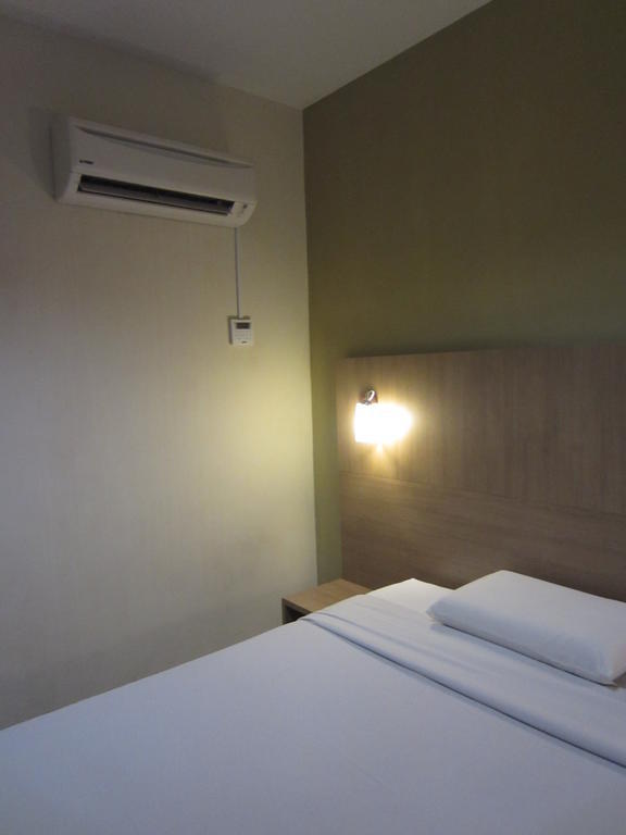 Radiant Hotel Sitiawan Oda fotoğraf